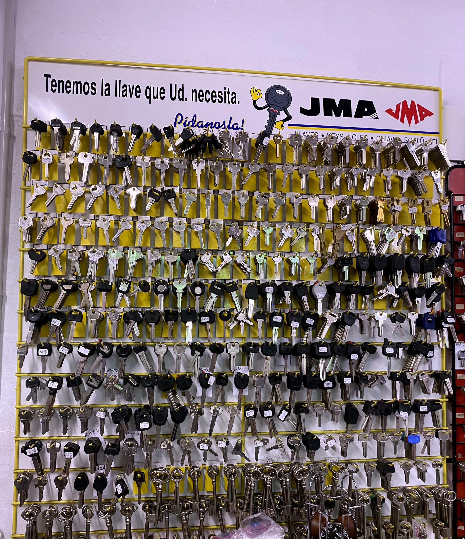 Mur de clés JMA à l'atelier Cordon'Services
